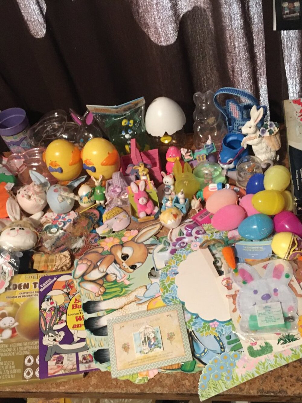 HUGE LOT OF EASTER DECORATIONS TOYS ORNAMENTS FIGURES SNOWGLOBES RABBIT CHICKS